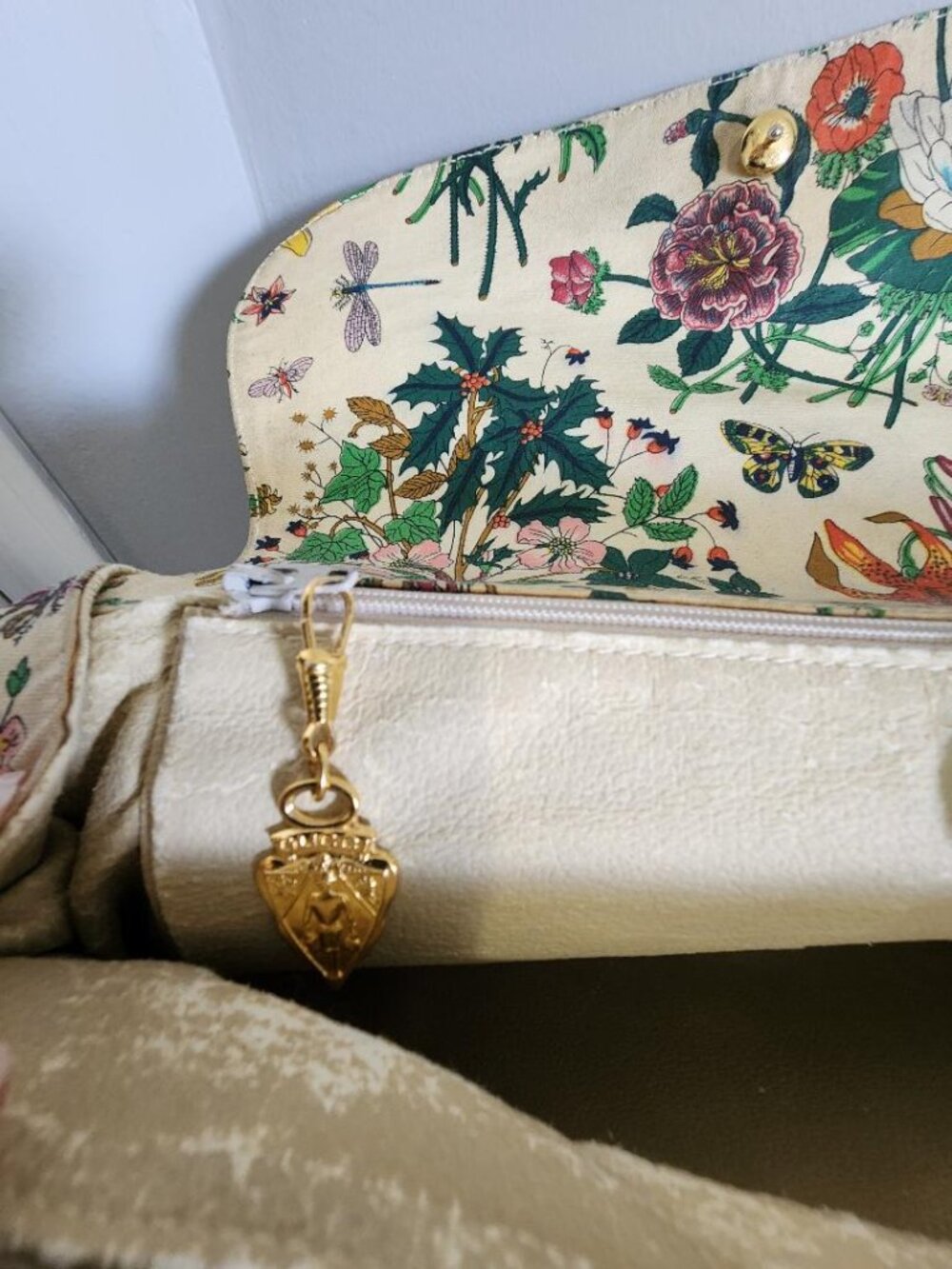 Authentic Vintage Gucci Flora Handbag - Picture 8 of 17